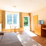 Waldhotel Humboldtsee 3*
